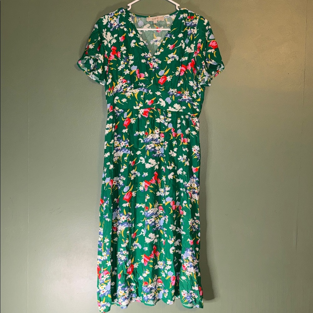 Loft Green Floral Spring MIDI v-neck Dress 12 Petite